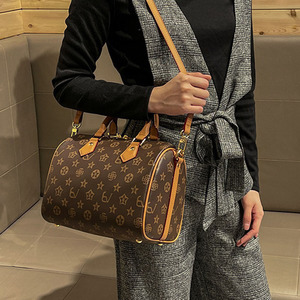 Top Luxury Bag Designer in the Factory, Large Capacity Women's Crossbody Leather Hot Selling Bag - Product Image 4