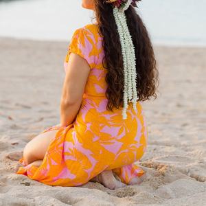 Robe mi-longue en rayonne douce à imprimé plage pour femmes, fabriquée sur mesure, avec décolleté en V profond et fente, de la marque Designer Factory - Product Image 3