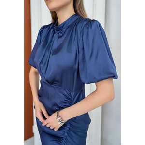 Robe fourreau en satin indigo froncé à col montant et taille naturelle, confortable pour les soirées - Product Image 1