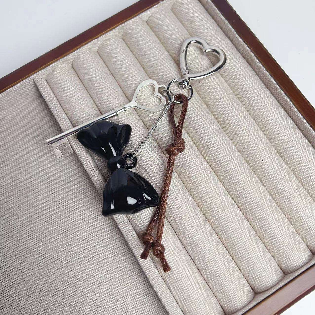 หูกระต่าย + สไตล์กุญแจ