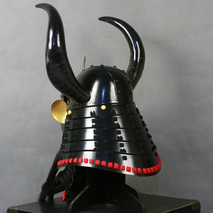 Casco de guerrero japonés estilo cuerno de vaca, samurái negro Kabuto, accesorio de cine de hierro, pieza coleccionable para exhibición, estilo antiguo tradicional - Product Image 2