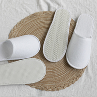 Chaussons blancs fermés en stock, antidérapants, semelle en EVA, bon marché, jetables