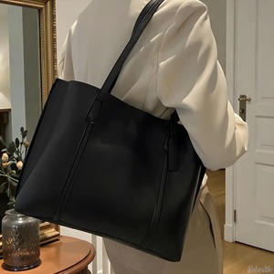 Premium Quality Fashionable Ladies Leather <b>Shoulder</b> Bag With Adjustable <b>Strap</b> For Daily Use And Travel Available For Sale - Product Image 1