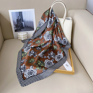 Bufanda cuadrada de seda Artificial de gama alta estilo Vintage INS estilo coreano estampado de <span class=keywords><strong>flores</strong></span> rosas pequeño chal tradicional verano poliéster - Product Image 2