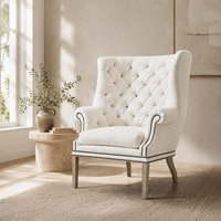 Fauteuil d'appoint moderne de luxe capitonné à dossier haut avec garniture cloutée et pieds en bois massif pour la maison et l'hôtellerie