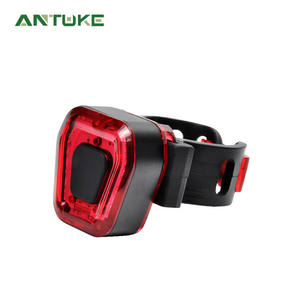 Feu arrière de vélo WD12 à LED, étanche IPX6, 4 modes, rechargeable par USB, pour VTT, cyclisme sur route et conduite nocturne - Product Image 2