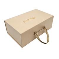 Boîte cadeau de mode haut de gamme personnalisée avec poignée en ruban de satin, boîte d'emballage de vêtements de qualité supérieure pour vêtements de luxe