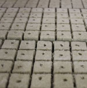 Cubes <span class=keywords><strong>de</strong></span> culture en <span class=keywords><strong>laine</strong></span> <span class=keywords><strong>de</strong></span> <span class=keywords><strong>roche</strong></span> agricole <span class=keywords><strong>de</strong></span> haute qualité hydroponique - Product Image 5