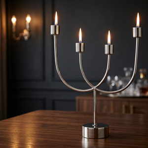 Porte-bougie moderne de luxe à 4 branches, design métallique élégant pour ajouter une touche de sophistication de Noël à toute pièce - Product Image 1