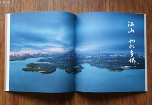 Impresión Profesional de Catálogos de Lujo Personalizados, Promocionales, a Todo Color, con Estampado en Caliente, Encuadernación Cosida, Diseño Único, Papeles Elegantes - Product Image 4