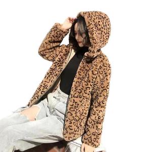2019 donna all'ingrosso di lusso giacca di pelliccia sintetica di coniglio cappuccio corto con stampa leopardata pelliccia sintetica per donna - Product Image 1