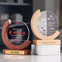 Trophée personnalisé en cristal K9 avec base en bois – Fabricant de trophées en cristal – Vente en gros