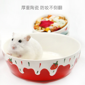 Cuenco de cerámica con forma de fresa para hámster, plato de alimentación para mascotas, diseño de frutas en rojo y azul, forma redonda, resistente y antideslizante. - Product Image 3