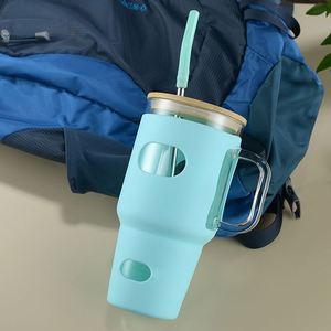 Gobelet de voiture en verre grand format avec poignée ergonomique XH GT8011 32oz, gaine en silicone colorée, couvercle hermétique en bambou naturel avec paille pour usage quotidien - Product Image 3