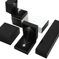 WeiMei Usine Vente en Gros Cuir PU Noir Led Light Jewlery Boîte à Bagues Lampe Blanche Luxe Avec Ampoule Emballage Boîte à Bijoux