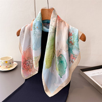 Foulard carré en soie de luxe 2026 pour femme, motif floral 70x70, accessoire pour la tête, le cou et les cheveux, hijab, foulard Di Seta