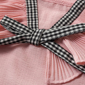 ชุดเสื้อผ้าเด็กผู้หญิงลายสก็อตพร้อมโบว์ผูกสวยงามและลูกไม้ - Product Image 4