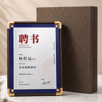 Trophée en bois haut de gamme, écologique, personnalisable et détachable, avec gravure et impression UV, idéal pour les cadeaux promotionnels et les récompenses lors des salons professionnels.