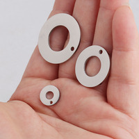 Breloques personnalisées avec logo, étanches, 10 mm, 20 mm, 25 mm, en acier inoxydable, creuses, gravables, pendentifs polis miroir, breloques fines