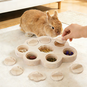 Caja de Comida para Conejos de Madera Personalizada, Juguete para Evitar el Aburrimiento con Premios Ocultos y Funciones de Búsqueda de Alimentos para Conejos - Product Image 1