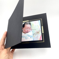 Cadre photo pliable fait main avec logo et images personnalisés, estampage à chaud doré, dossier photo en papier noir