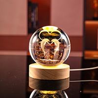 Small Bridge Wholesale Factory Gifts Small Sphere K9 en cristal vierge de 60 80 mm avec support en bois et lumière LED