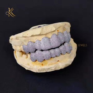 Dientes de diamante de Plata de Ley 925 Premium Grillz con piedras de moissanita Joyería de boca de lujo diseñada para personas con estilo - Product Image 1