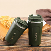Vente en gros de gobelets à café en acier inoxydable de 380 ml à double paroi isolés, avec couvercle et base antidérapante