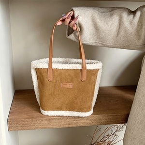 Zeyu 2026 Nuova Borsa Tote Moda <span class=keywords><strong>Cammello</strong></span> con Rifiniture in Shearling, Borsa a Mano da Donna in Finta Pelle Scamosciata, Portatile, Casual, per Uso Quotidiano e Viaggi Invernali, ODM OEM - Product Image 4