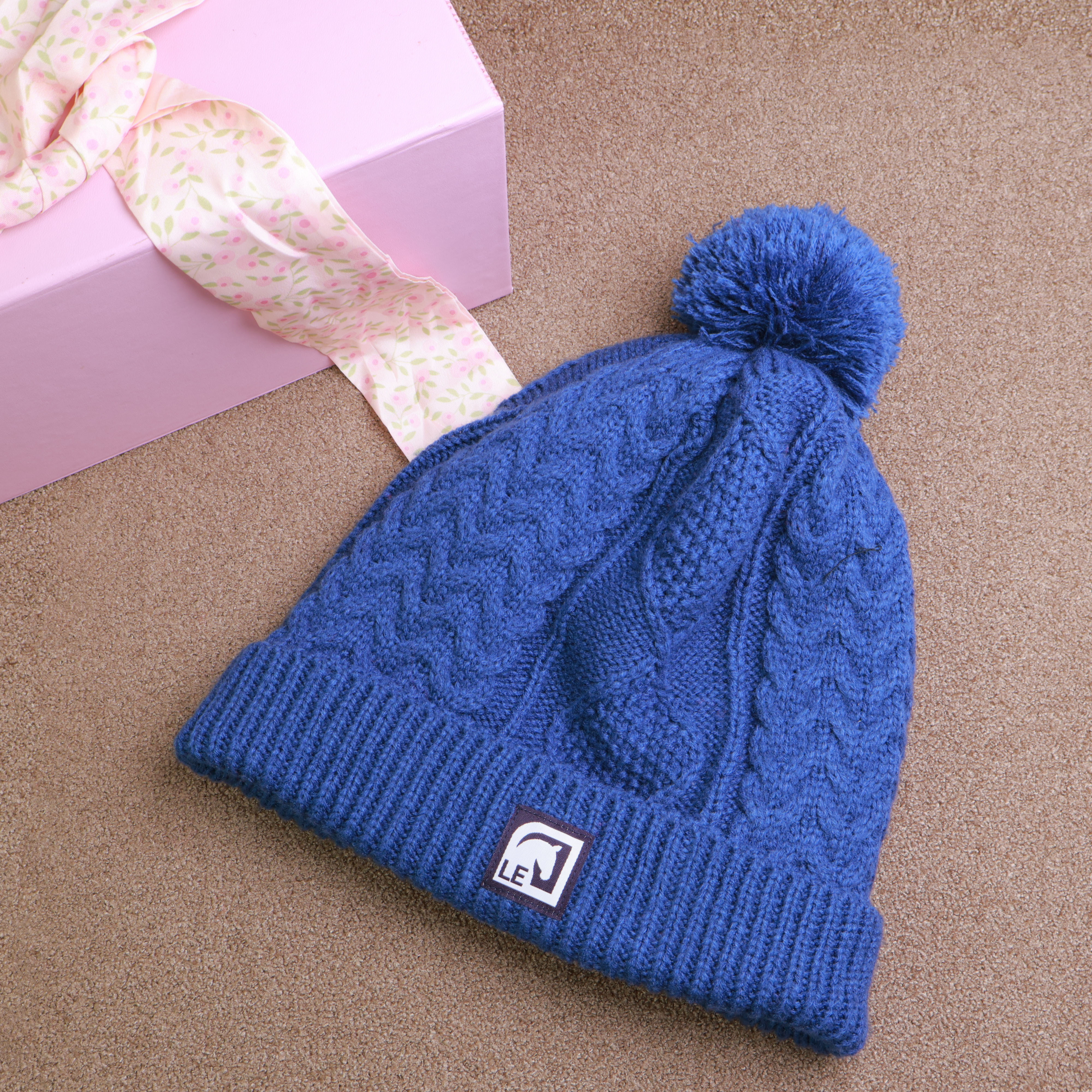 Pom-pom detail & cuffed brim