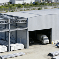 Structure en acier préfabriquée pour entrepôt et atelier