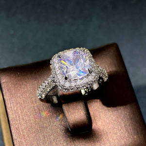 Anello con Zirconia Cubica Quadrata e Rotonda per Donne, Fascia Impilabile alla Moda con Stile Micro-Pavé - Product Image 3