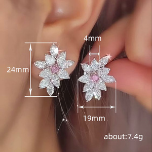 Orecchini a Perno con Fiori di Ciliegio Rosa per Donne, Accessori per Orecchie Floreali Carini per Uso Quotidiano - Product Image 2