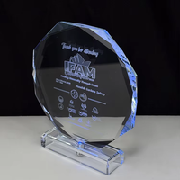 Trophée personnalisé en cristal en forme d'octogone avec base lumineuse multicolore
