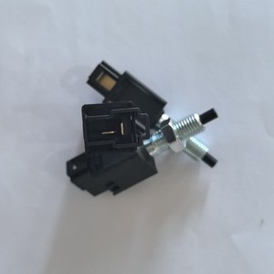 Interruptor de Luz de Freno Nissan 8434087401000 MB-435457 KKY01-66-490 Para Reemplazo y Reparación - Product Image 1