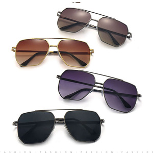 Gafas de Sol de Piloto, Económicas, Modernas, Deportivas, al por Mayor, Clásicas, de Metal para Mujer, Modernas, de Diseñador, Personalizadas para Hombre - Product Image 4