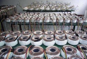 Hochwertiger Ringkern-Transformator 50W-5000W Eingang <span class=keywords><strong>220V</strong></span> Ausgang 12V 13V 14V für Spannungswandler - Product Image 4