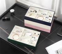 Plateau de rangement à bijoux empilable avec couvercle transparent, compartiments doublés doux et couleurs personnalisées pour boîte de rangement à bijoux en gros