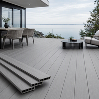 Tarima de WPC Moderna Ynori, Diseño de Madera Hueca, Color Gris Plateado, Tubo Cuadrado de 25 mm x 160 mm para Terraza, Resistente a los Rayos UV, Directo de Fábrica