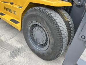 Carretilla elevadora diésel de segunda mano de alta calidad KOMATSU FD200 de 20 toneladas con piezas de repuesto - Product Image 3