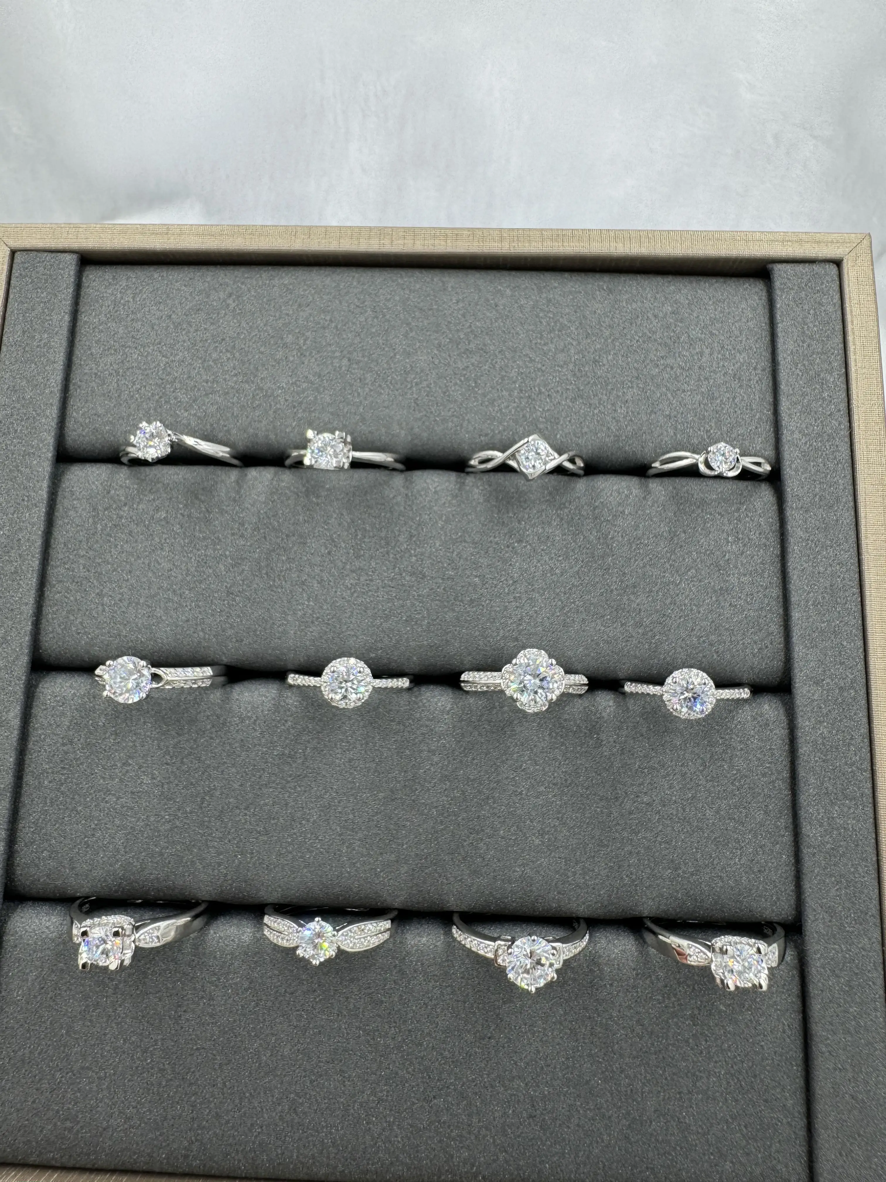कस्टम बढ़िया आभूषण पार्टी 925 स्टर्लिंग सिल्वर महिलाओं की लक्जरी अंगूठी जिरकोन मोसेंट डायमंड अंगूठी शादी की अंगूठी एकाधिक फैशन