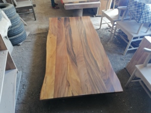 <span class=keywords><strong>Piano</strong></span> per Tavolo in Lastra <span class=keywords><strong>di</strong></span> <span class=keywords><strong>Legno</strong></span> Massello <span class=keywords><strong>di</strong></span> Noce Colombiano con Bordo Vivo Piani <span class=keywords><strong>di</strong></span> <span class=keywords><strong>Lavoro</strong></span> in <span class=keywords><strong>Legno</strong></span> Massello a Prezzo <span class=keywords><strong>di</strong></span> Fabbrica - Product Image 6