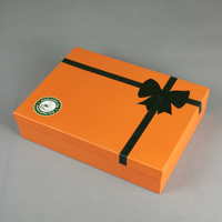 Caja de Envío de Cartón Corrugado Personalizable con Logotipo Estampado en Relieve, Laminado Mate, con Asas para Envíos de Ropa