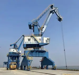 中国Weihuaクレーンブランド360度フローティングドック台座ポータルクレーン200トン300トン