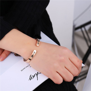 Bracelets d'amitié pour les meilleures amies, cadeau de fin d'études, bijoux d'amitié, pas sœurs en sang mais sœurs en cœur, bracelet jonc - Product Image 5