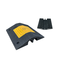 Xinye Brand Verkehrs sicherheit Verkehrs ereignis Rampe 2 Kanäle Gummi PVC-Abdeckung Bürgersteig Bordstein Bordstein Rampe Kabel Rampe Kabels chutz