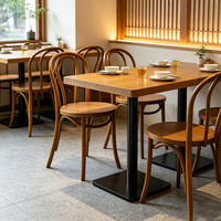 Mobilier de restauration oriental moderne et minimaliste, tables multicouches résistantes aux rayures et chaises en bois massif