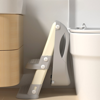 Toilette d'apprentissage de pot à coussin doux avec dossier ergonomique et repose-pieds réglable pour l'apprentissage de la propreté