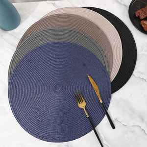 Sets de table traditionnels ronds en polyester/coton à motifs de dessins animés, faits à la main, écologiques et isolants thermiquement, pour les fêtes de mariage - Product Image 3