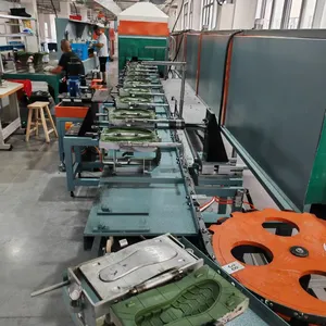 Machine d'injection de semelle intérieure de semelle extérieure de chaussure en PU dernière usine de fabrication prix d'usine fournisseur vente directe